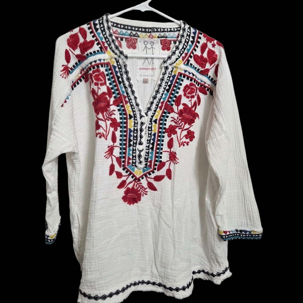 Johnny Was Women's White and Red Embroidered 3/4 Sleeve Top (AI09)